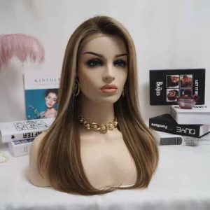 Parrucca calvizie donna una front lace colorata e stilizzata